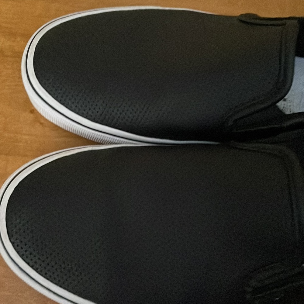 Sneakers - Picture 6 of 7
